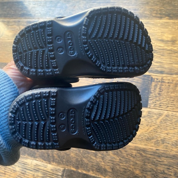 Baby Classic Crocs Size 5 - Picture 2 of 2